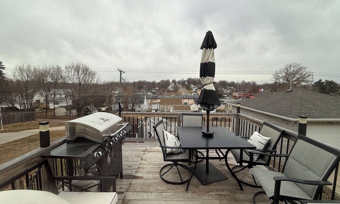 Aksarben - Elmwood Park House | Mid Century Modern Retreat in the Heart of Central Omaha