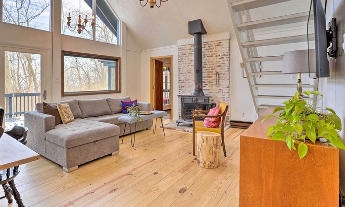 Front Royal Cabin | Mid-Century Modern Cabin: Mountain & Natural Views