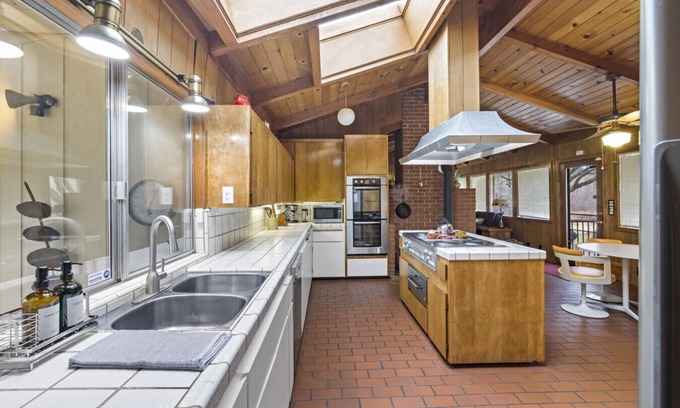 Apple Hill House | Mid-Century-Modern Mountain Gem