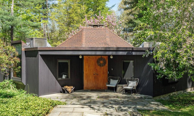 Brewster House | Mid-Century Seclusion: An Architectural Marvel w/Hot Tub