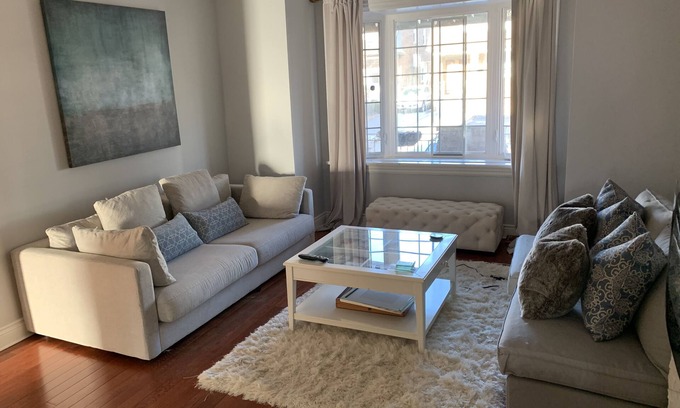 Oakwood Village House | Mid-Century Serene Family Home with Garden and Parking Short-Term Available