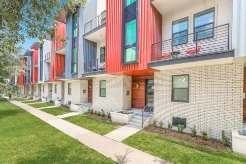 Mid-City House | Mid City Fully Furnished Townhouse