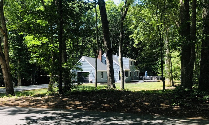 Shelter Island House | MID-ISLAND RETREAT. Renovated, 5 bedrooms, sleeps 8.