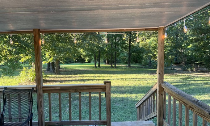 Negreet House | Mid-lake home conveniently located in quiet neighborhood with boat ramp.