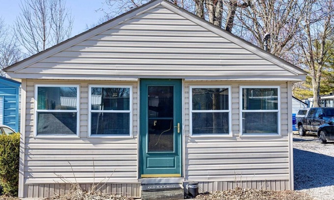 Lakeview Cottage | MID-TERM FULLY FURNISHED RENTAL AT INDIAN LAKE! Steps Away From Boat Marina