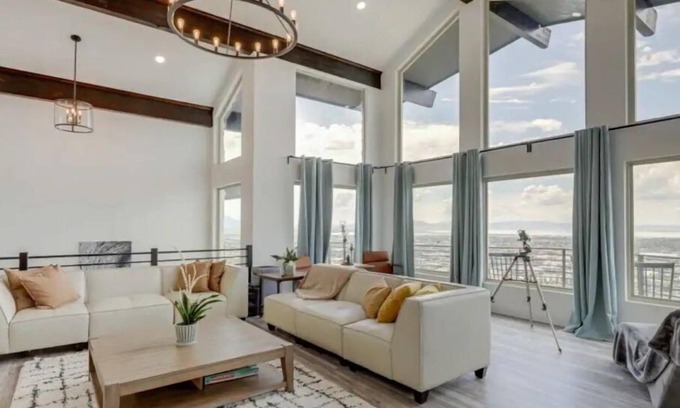 Provo House | Mid Term Rental with the Finest Provo View, Indoor Basketball Court & Dry Saunan