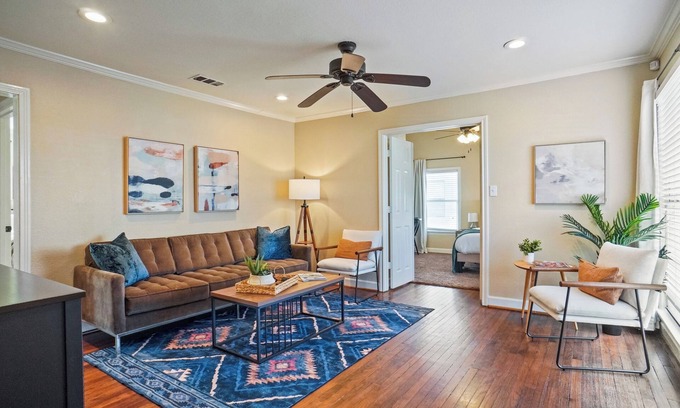 Fort Worth House | Midcentury Modern Home - Close to TCU/Dickies/Zoo!