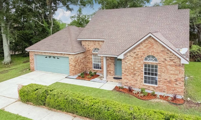 Milton House | Middle Of Town, Pet Friendly