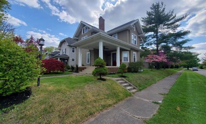 Middletown House | Middletown Centenarian 4 Bed 2 Bath Sleeps 12