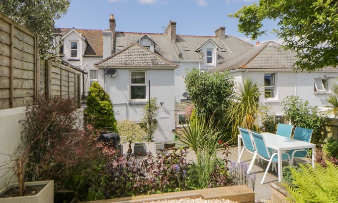Brixham House | MIDHURST, pet friendly, country holiday cottage in Brixham