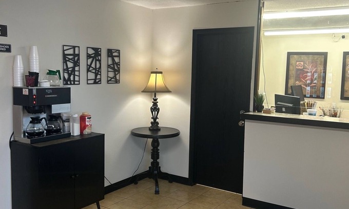 Columbia Hotel | Midway Budget Inn