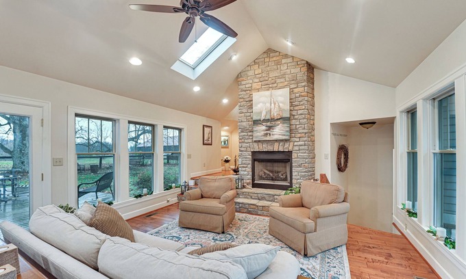 Midway Cottage | Midway Home on 22 Acres Near Bourbon Trail!