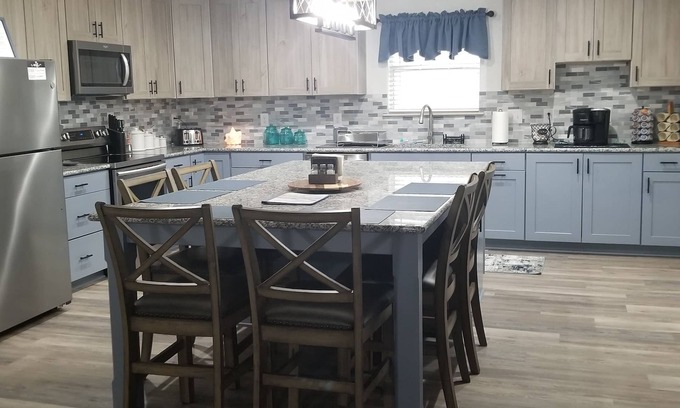 Far North Central House | Midway Retreat: family and pet-friendly 3 bedroom 2 bath home