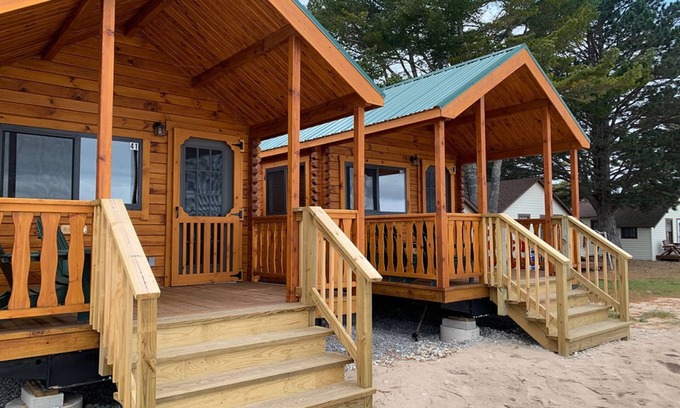Mackinaw City Cabin | Mighty Mac Bridgeview Cabin 1