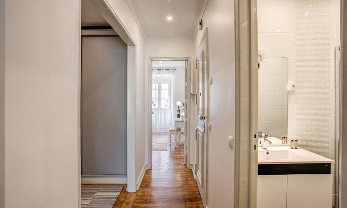Principe Real Apartment | Miguel Pais · Sunny Apartment in the Heart of Príncipe RealReal