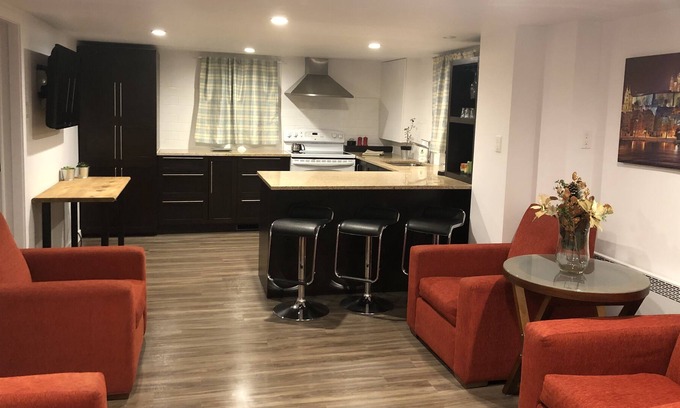 L'Ile-Bizard Apartment | Mikasa Apartment