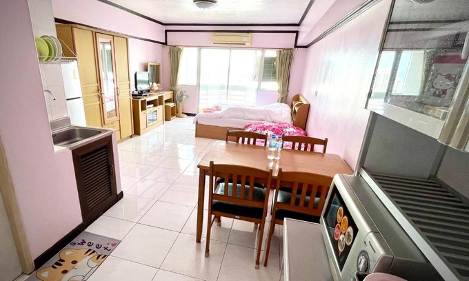 Si Racha House | Mike's Condo