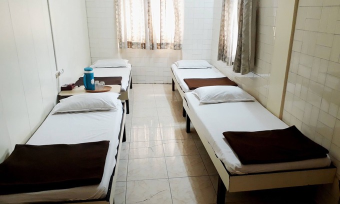 Girgaon House | Milan Guest House