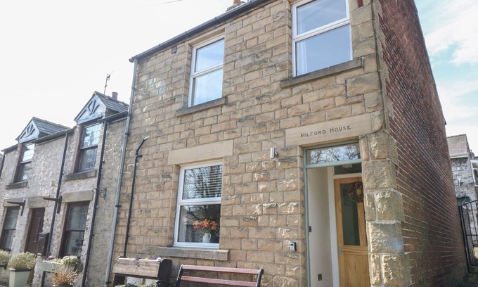 Tideswell Cottage | MILFORD HOUSE, family friendly in Tideswell
