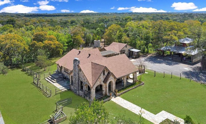 Dripping Springs House | Milk Bath Springs House