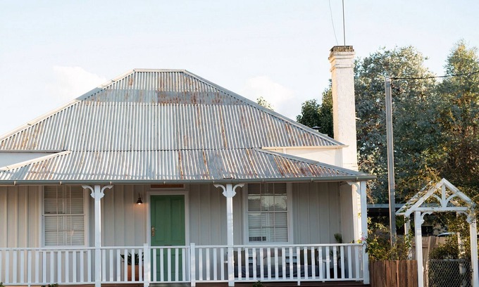 Tenterfield House | Mill Cottage