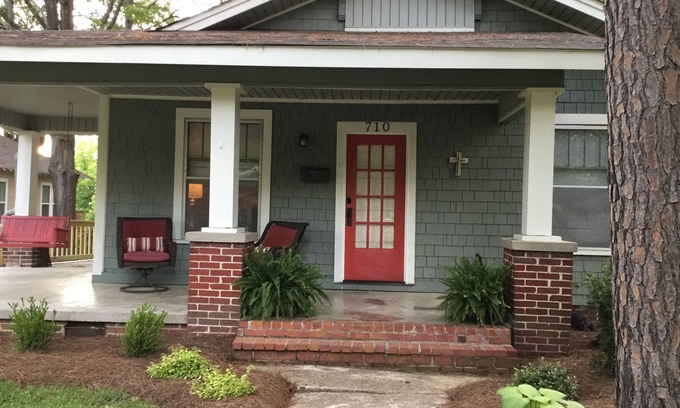 Tupelo Cottage | Mill Cottage- minutes to Arena/Downtown/NMMC. 1 mi. from Fairpark.