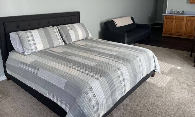 Pulaski Apartment | Mill House Market Suite C