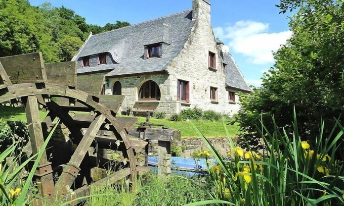 Landeleau House | Mill in Brittany by River Aulne with Kayaks