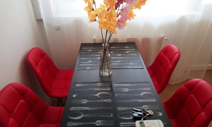 Sector 6 Apartment | Mill Lake Apartment - 2 rooms, one bedroom - nice view