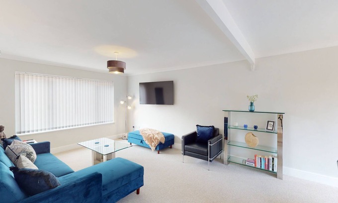 Wolvercote Apartment | Mill Stream Passage | Oxford Holiday Let | 3 Beds & Sleeps 5