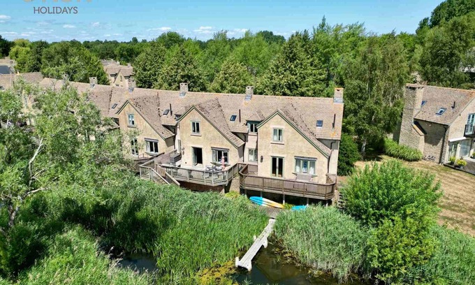 Cirencester House | Mill Village 63, Coot Cottage (P)