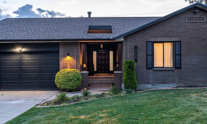 Olympus Cove House | Millcreek Villa: Scenic Fun & Games Getaway! 5 Bedroom Home by RedAwning