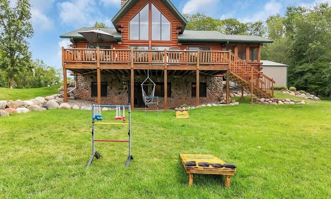 Isle House | Mille Lacs Lake Lodge-Game Room-Theatre and More!