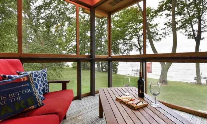 Isle Cabin | MilleLacs Lakeside Getaway-SAUNA-HOT Tub-Cozy Fire