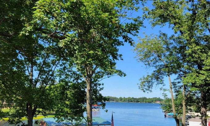 Wolf Creek House | Millers 2 lakehouse. Pontoon available to rent