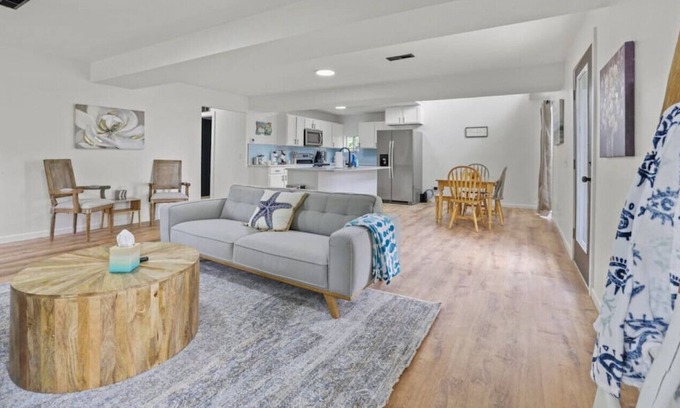 Millersport House | Millersport: Luxury on Lakeside