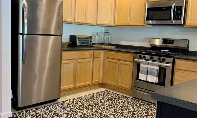 Lake James Apartment | Millie’s apartment located at 4corners directly behindTom’s Doughnuts,Lake James