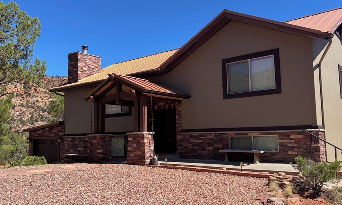 Kanab House | Million Dollar Canyon Cliff Views from Every Room! Private 3-Acre Lot 4BD 3BA