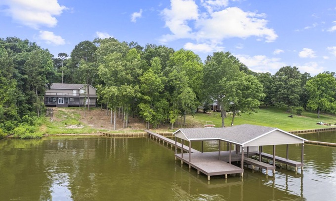 Dogwood House | Million Dollar Lakeview on Lake Bob Sandlin