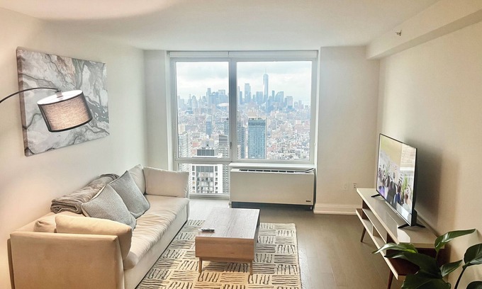 Koreatown Apartment | Million dollar view 2-bedroom apartment in Manhattan New York with fitness room