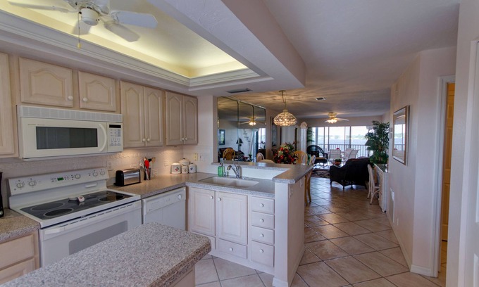Siesta Key Condo | Million Dollar View Bay Sunrises & Gulf Sunsets-Feb and March open 2025
