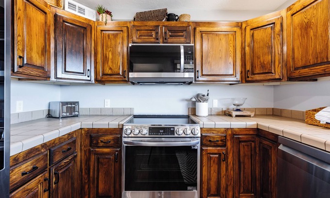 St. George Condo | MILLION DOLLAR VIEW! nCome stay in our beautifully updated condo.