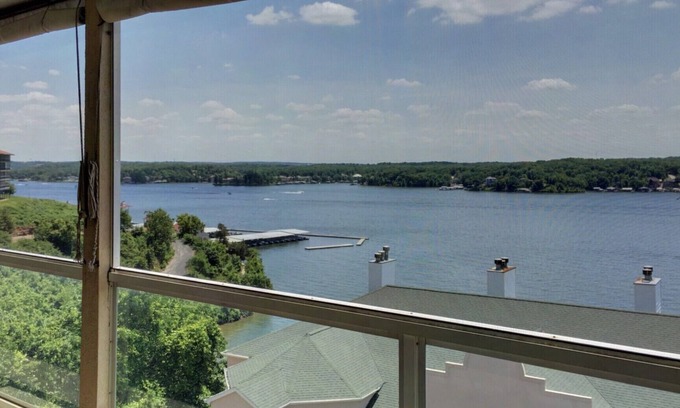 Lake Ozark Condo | Million dollar view-Horseshoe Bend