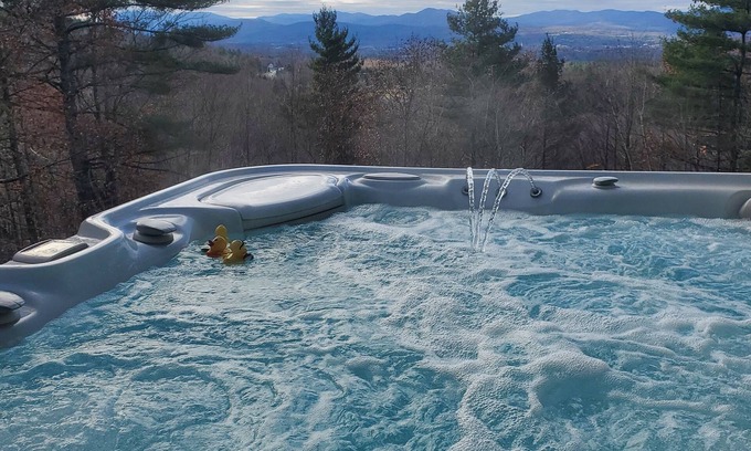 Mendon House | Million Dollar View with 7 Person Hot Tub. 75" TV pool table and air hockey