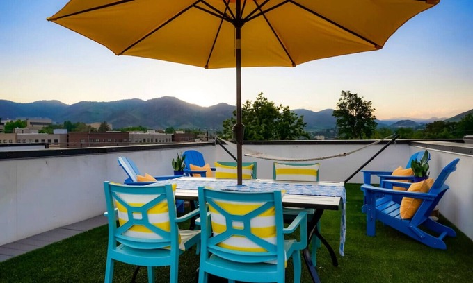 Golden House | Million $ Rooftop MTN Views -2 King Beds-DT Golden