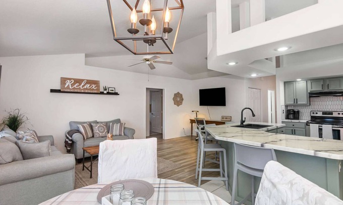 Interchange Square House | Milly · Spacious Luxury Pool Home Oasis · 8 mi to Airport