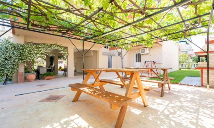 Paralia Dionysiou House | Milonas House Apartments