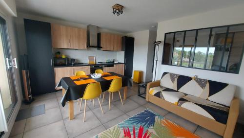 Mimizan-Plage Apartment | Mimizan-Plage - Grand Studio - 1 à 4 pers - Tout confort - 6 mn à pieds de la plage
