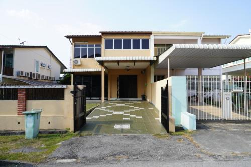 Gelugor House | Minden Stay