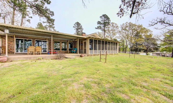 Mineola Cottage | Mineola Lake House w/Dock & Fire Pit!